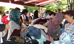 İhtiyaç sahipleri için 2 bin kıyafetle tezgah açtılar