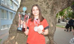 Dünya şampiyonasında altın madalya kazandı