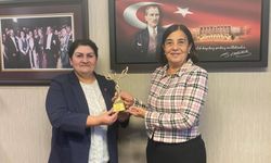 Süllü’ye Türk Dünyasından “altın kadın” ödülü