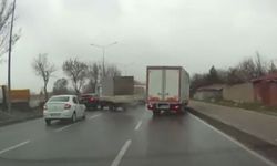 4 aracın karıştığı trafik kazası kamerada