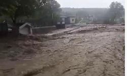 Eskişehir’de sel evleri yıktı, yolu tahrip etti