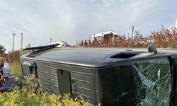 Turistleri taşıyan minibüs devrildi: 7 yaralı