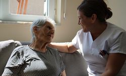 Tepebaşı alzheimer hastalarını yalnız bırakmıyor