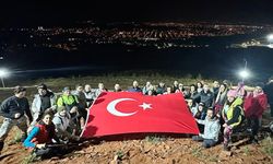 Cumhuriyetin 100'üncü yılına gece yürüyüşü