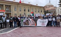Farklı milletlerden öğrenciler Filistin için yürüdü