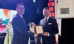 ‘Yılın Belediye Başkanı’ ödülü Hamid Yüzügüllü’ye