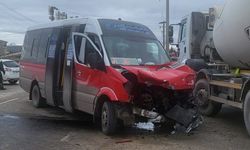 Yolcu dolu minibüs kaza yaptı: Çok sayıda yaralı var
