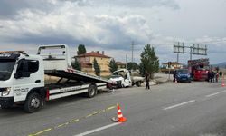 Tırla kamyonetin çarpıştığı kazada 2 kişi öldü