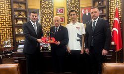 TÜRKHAN İHA Bahçeli’ye sunuldu