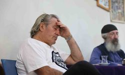 Bu kahvehaneye gelen uyuyor