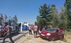 Tırın otomobile çarptığı kazada 1 kişi öldü, 5 kişi yaralandı