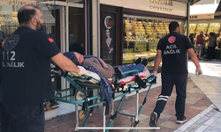 Giyim mağazası önünde aniden bayıldı, hastaneye kaldırıldı