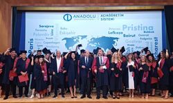Kıbrıs’ta açıköğretim mezunları kep attı