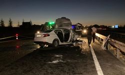 Ters yöne giren araç minibüs ile kafa kafaya çarpıştı: 1 ölü