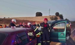 Kütahya’da 2 araç kafa kafaya çarpıştı: 2 ölü, 1 yaralı