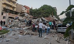 Balıkesir'de 6.1'lik deprem: Bir bina çöktü