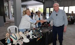 Başkan Kurt, “Üreten Kadınların El Emeği Satış Standı”nı ziyaret etti