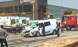 Eskişehir'de panelvan araç TIR'a çarptı: 1’i ağır 3 yaralı