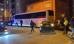 Eskişehir'de iki otomobil otobüse çarptı