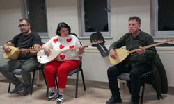 Tepebaşı’nda gitar ve bağlama çalmayı öğreniyorlar
