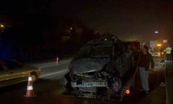 Eskişehir'deki kazada otomobil aydınlatma direğini devirip karşı yöne geçti
