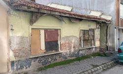 Eskişehir'de metruk bina korkutuyor!