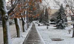 Eskişehir güne kar sürpriziyle uyandı