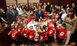 Miniklerden başkan Ünlüce’ye yeni yıl sürprizi