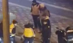 Motosikletten düşen kurye yaralandı