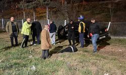 Yoldan çıkan araç su kanalının korkuluklarına çarptı