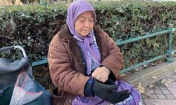 Dokuz saat kuş yemi satıp cezaevindeki yakınlarını geçindiriyor