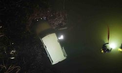 El freni çekilmeyen araç, Porsuk Çayı'na düştü