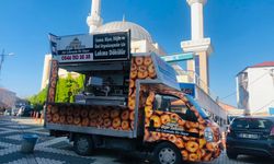 Kandil Gecelerinde Hayır Lokması Halka Dağıtılıyor