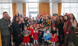 Deneyimli vatandaşlar yeni yılı miniklerle kutladı