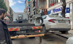 Engelli ve otobüsler için ayrılan alanlara park edilen araçlar çekilip ceza yazıldı