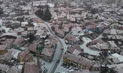 Eskişehir beyaza büründü, kar ulaşımı etkiledi