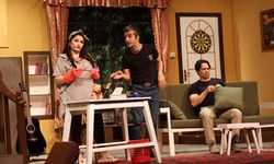 Gazeteciler “aşk listesi” oyununun basın galasında bir araya geldi