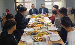 Müdür Bayrak çocuklarla bir araya geldi