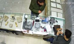 Sahte bileziklerle vurgun girişimi kamerada