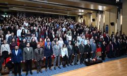 Geleceğin eczacıları düzenlenen törenle beyaz önlüklerini giydi