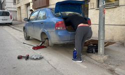 Eskişehir'de park halindeki araçların lastikleri bıçakla patlatıldı