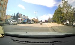 Kamyonetten beyaz eşya düştü: O anlar kamerada