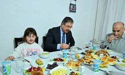 Vali Yılmaz, iftarda vatandaşın evine konuk oldu