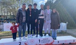 Genç atletler pistte kozlarını paylaştı