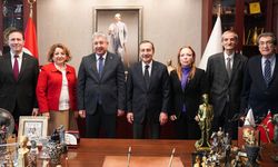 Aramızda yılların dostluğu var