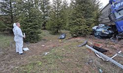 Eskişehir'de kontrolden çıkan tır otomobili altına aldı: 1 ölü, 1'i ağır 2 yaralı