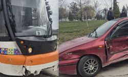 Eskişehir'de otomobille tramvay çarpıştı