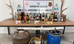 Faturasız kaçak alkol bulunduran 3 şüpheli yakalandı