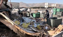 Gıda malzemesi yüklü tır refüje girdi: 1 yaralı