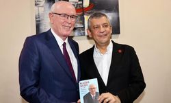 Kazım Kurt'u anlatan kitap Özgür Özel ile buluştu